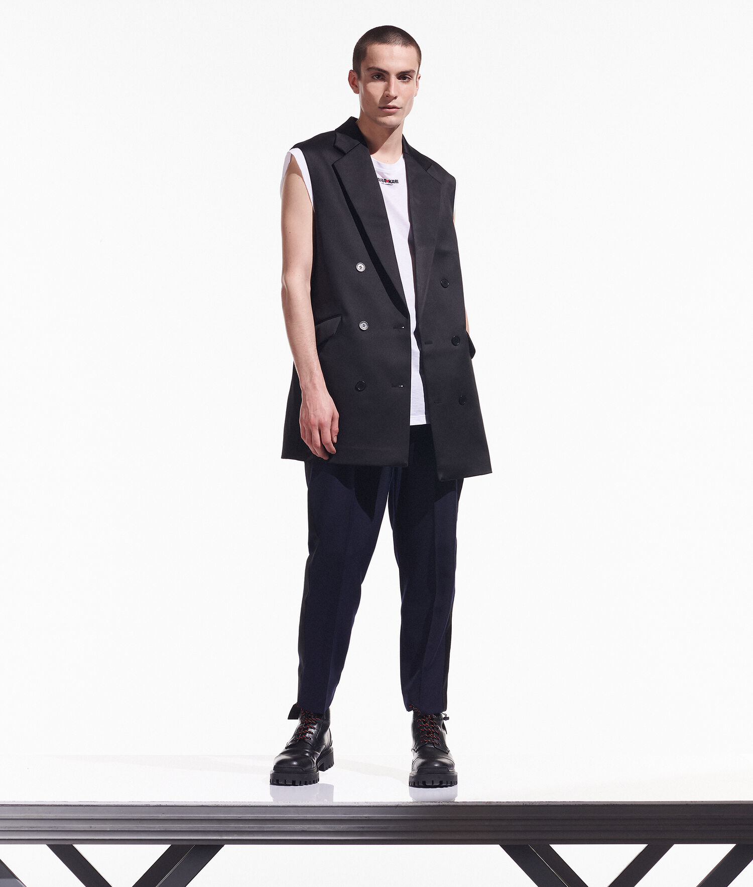 Black Men's Karl Lagerfeld Cara Loves Karl Tuxedo Vest | AE879TMQB