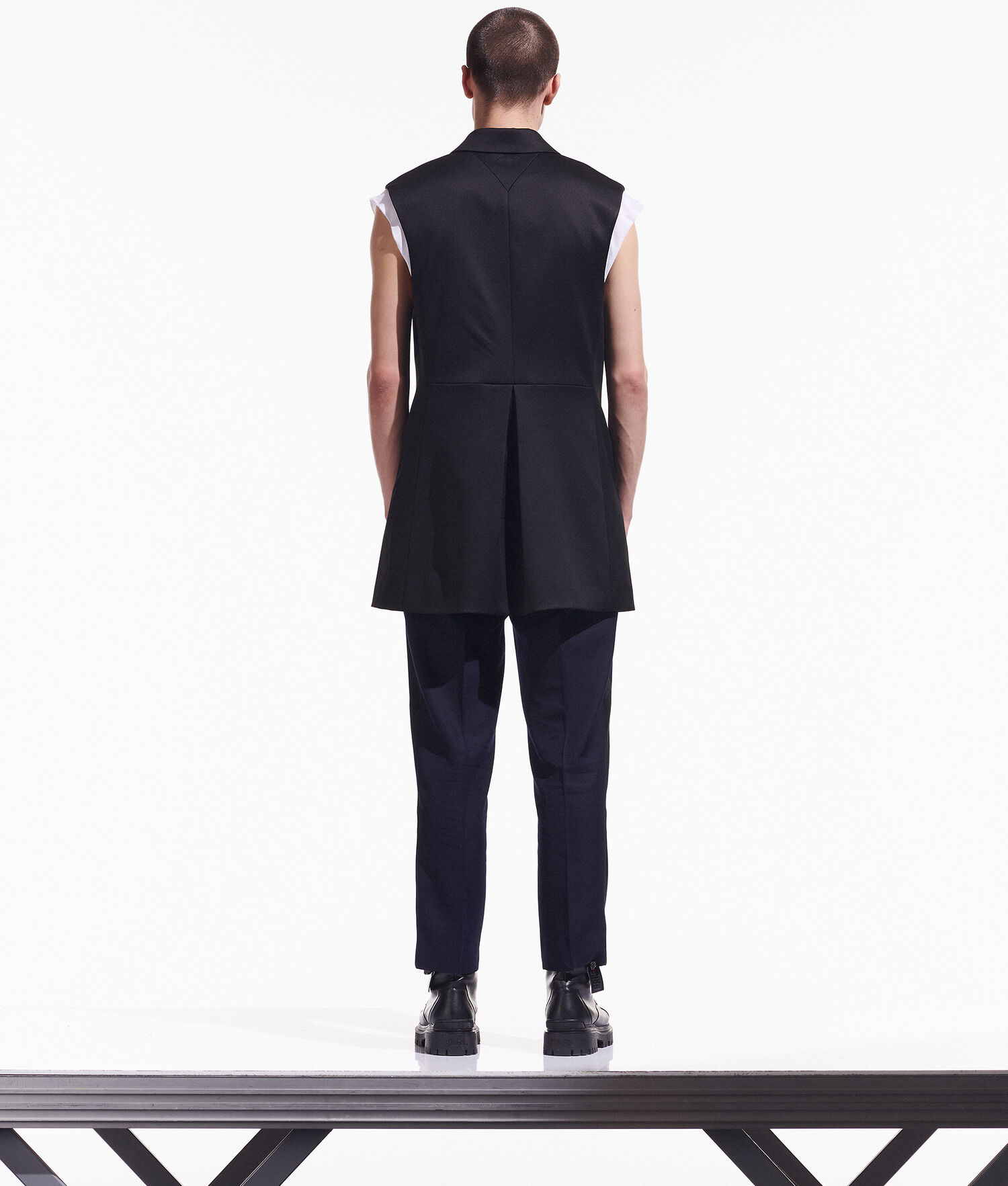 Black Men's Karl Lagerfeld Cara Loves Karl Tuxedo Vest | AE879TMQB