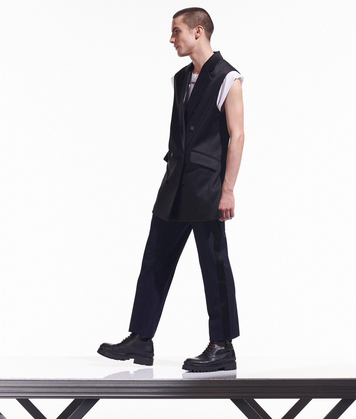 Black Men's Karl Lagerfeld Cara Loves Karl Tuxedo Vest | AE879TMQB